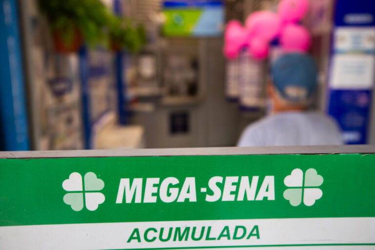 Mega-Sena acumula e prêmio vai a R$ 48 milhões. Dê uma olhada os números mega-sena-acumula-e-premio-vai-a-r$-48-milhoes.-confira-os-numeros