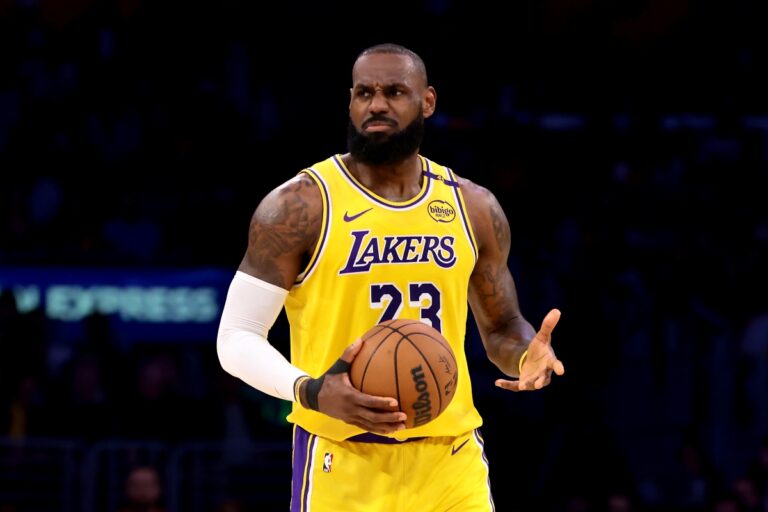 Torcedor processa LeBron James por alarme falso sobre aposentadoria torcedor-processa-lebron-james-por-alarme-falso-sobre-aposentadoria