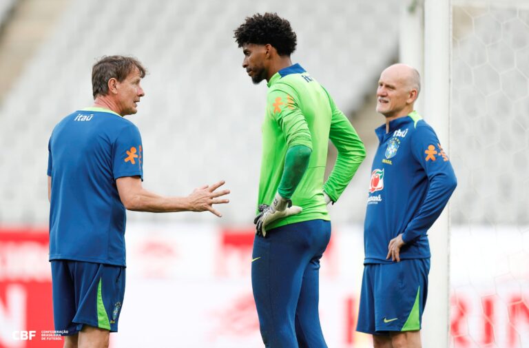 Vídeo: Seleção Brasileira faz último treino antes de confrontar o Japão video:-selecao-brasileira-faz-ultimo-treino-antes-de-enfrentar-o-japao