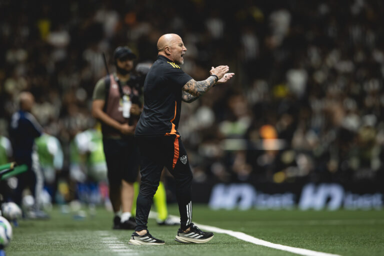 Sampaoli critica pênalti em empate do Atlético-MG: “Inexistente” sampaoli-critica-penalti-em-empate-do-atletico-mg:-“inexistente”