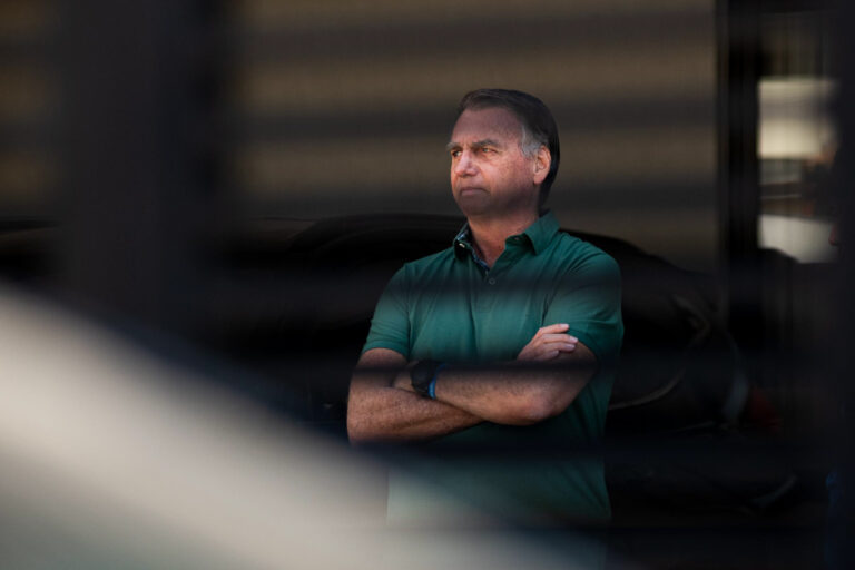 O que realiza-se depois de Bolsonaro ser apreendido com tornozeleira violada o-que-acontece-apos-bolsonaro-ser-preso-com-tornozeleira-violada