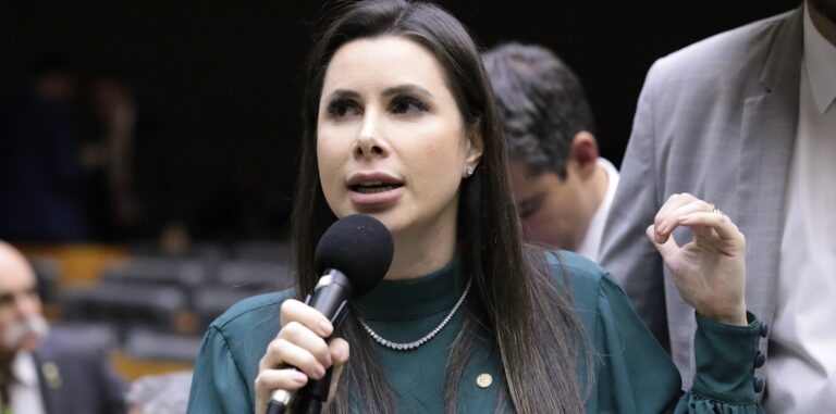 Michelle fundamenta apoio a Carol de Toni em disputa por vaga em SC michelle-reafirma-apoio-a-carol-de-toni-em-disputa-por-vaga-em-sc