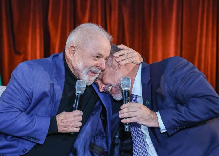 Lula parabeniza Paulo Pimenta por aniversário: “Tudo para ser senador” lula-parabeniza-paulo-pimenta-por-aniversario:-“tudo-para-ser-senador”