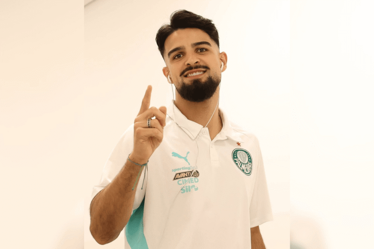 Com 200 jogos através do Palmeiras, Flaco López é homenageado através do clube com-200-jogos-pelo-palmeiras,-flaco-lopez-e-homenageado-pelo-clube