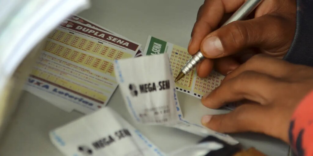 Sorteio da Mega-Sena será na próximo sábado; prêmio é de R$ 82 milhões sorteio-da-mega-sena-sera-neste-sabado;-premio-e-de-r$-82-milhoes